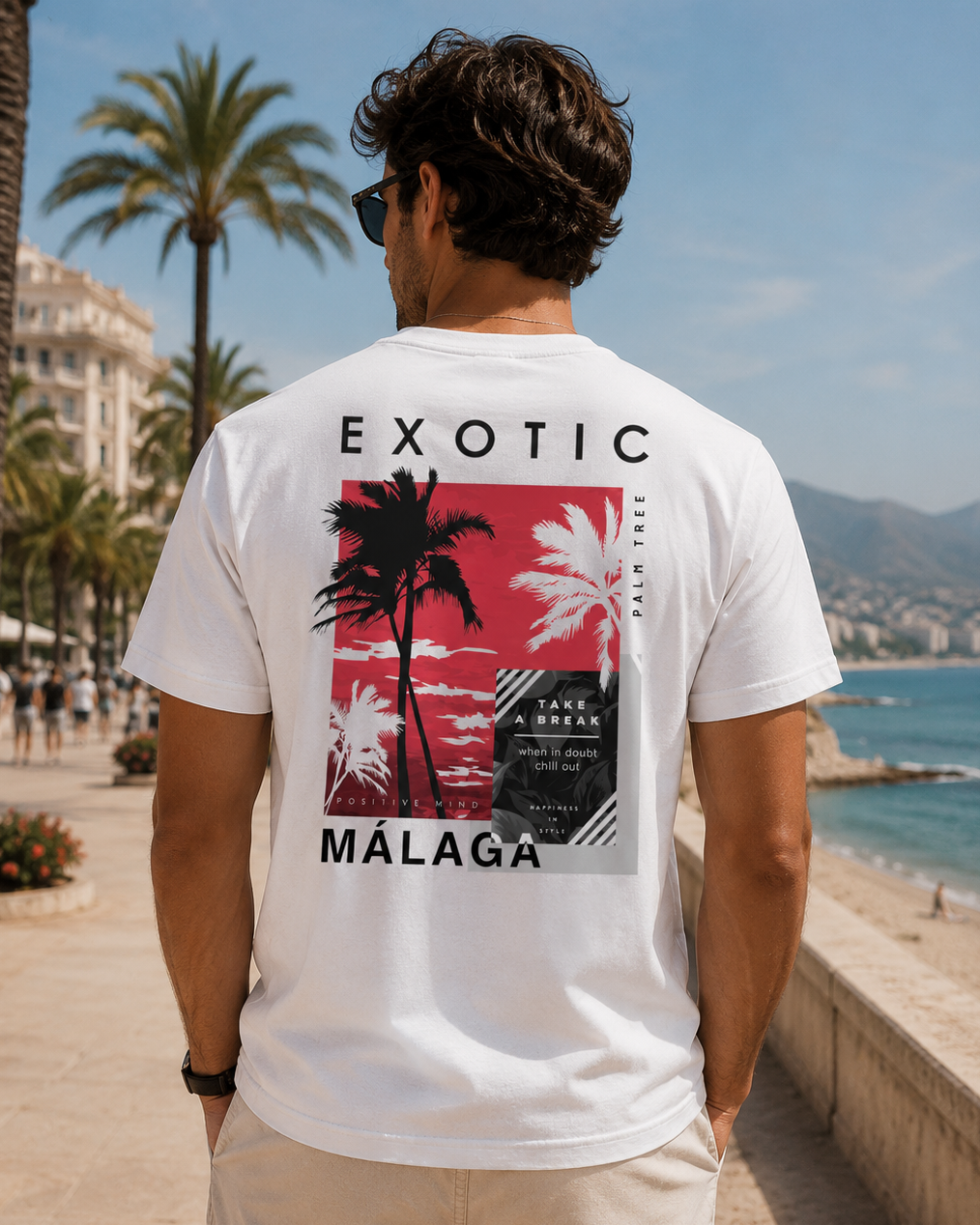 Modelo con Camiseta Exotic Málaga blanca, diseño streetwear de palmeras y "Málaga" – Destination.es