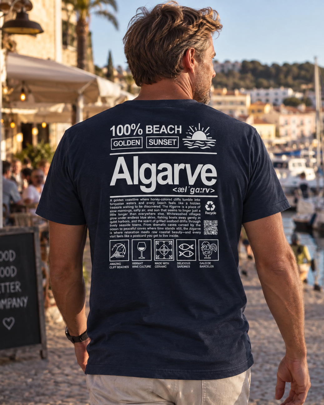 Modelo con Camiseta Definición Algarve azul marino, diseño estilo definición de diccionario – Destination.es