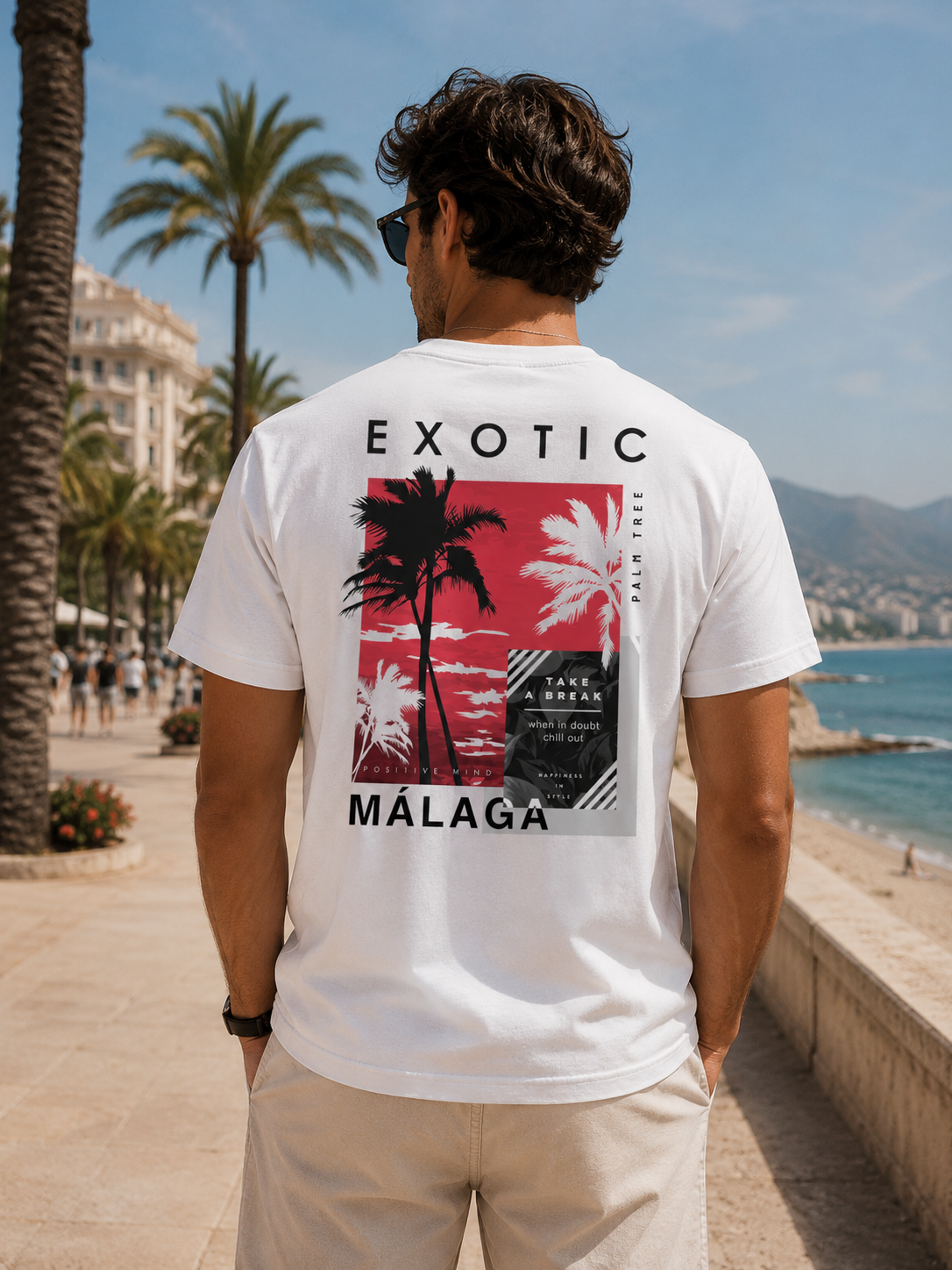 Modelo con Camiseta Exotic Málaga blanca, diseño streetwear de palmeras y "Málaga" – Destination.es