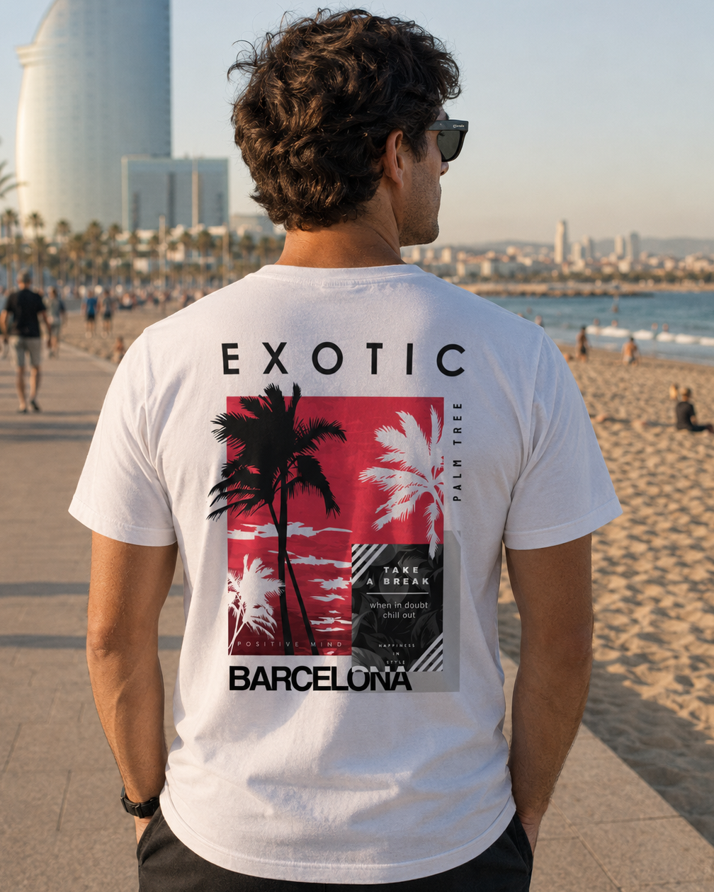 Modelo con Camiseta Exotic Palm Tree Barcelona blanca, diseño streetwear de palmeras – Destination.es