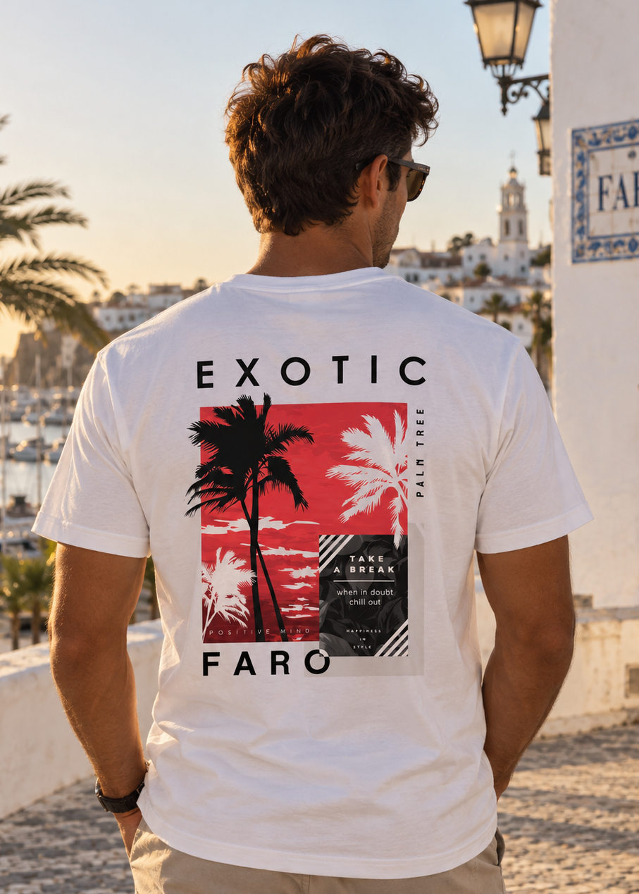 Modelo con Camiseta Exotic Palm Tree Faro blanca, diseño streetwear de palmeras – Destination.es