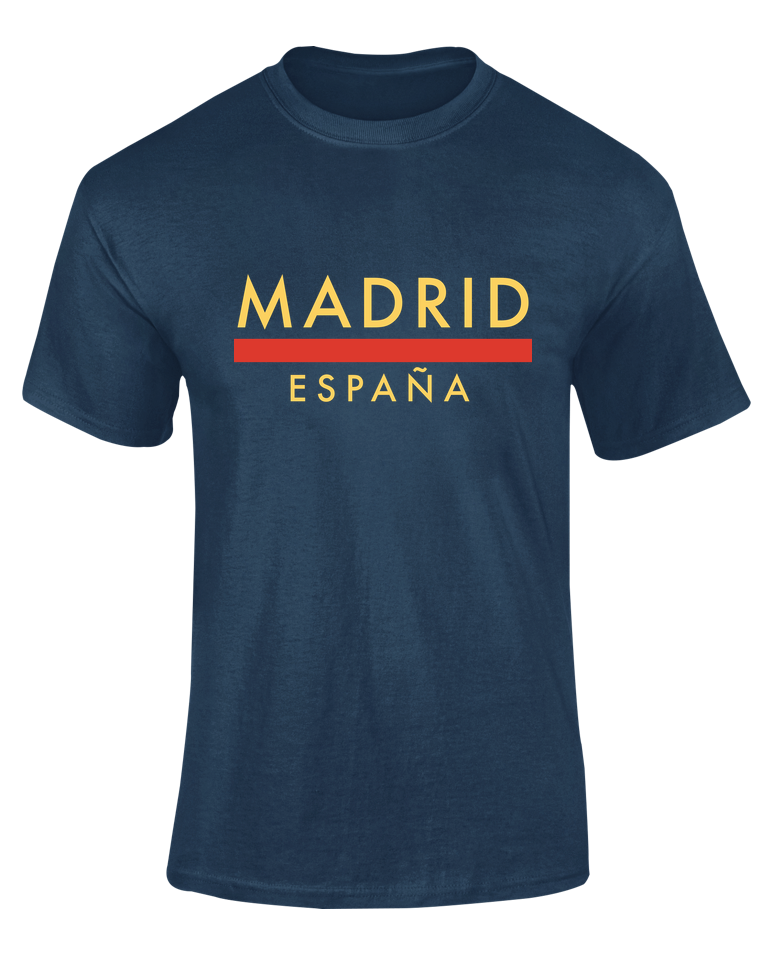 Camiseta Línea Roja Madrid azul marino con texto "Madrid España" en amarillo y línea roja – Destination.es