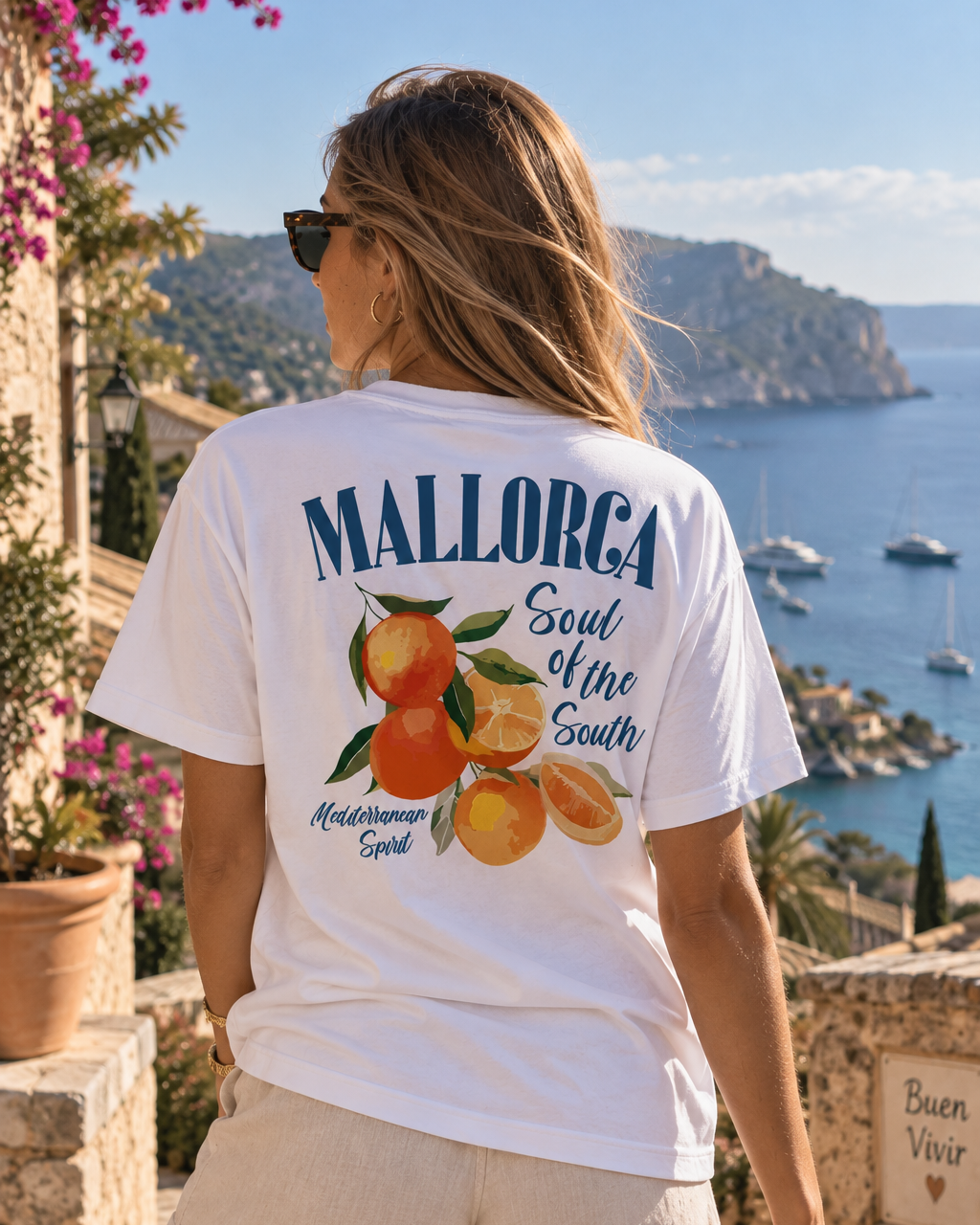 Camiseta Naranjas Mallorca blanca con ilustración de naranjos y texto "Soul of the South" – Destination.es
