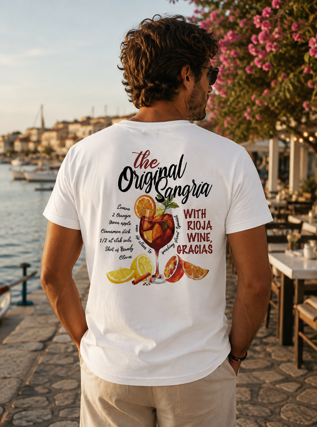 Modelo con Camiseta Sangría Original blanca, diseño de receta de sangría – Destination.es
