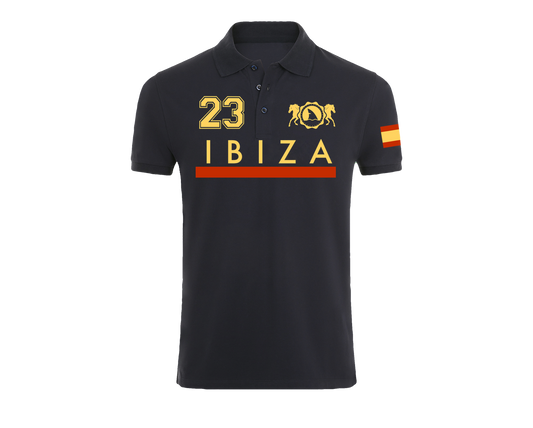 Polo azul marino Ibiza 23 con la bandera de España en la manga y diseño elegante con el nombre de la ciudad.